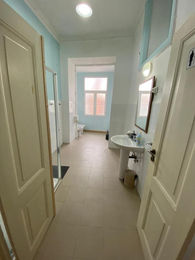 Classic Chiado 1 - Central Guest House Room With Shared Bathroom Lisbon Luaran gambar